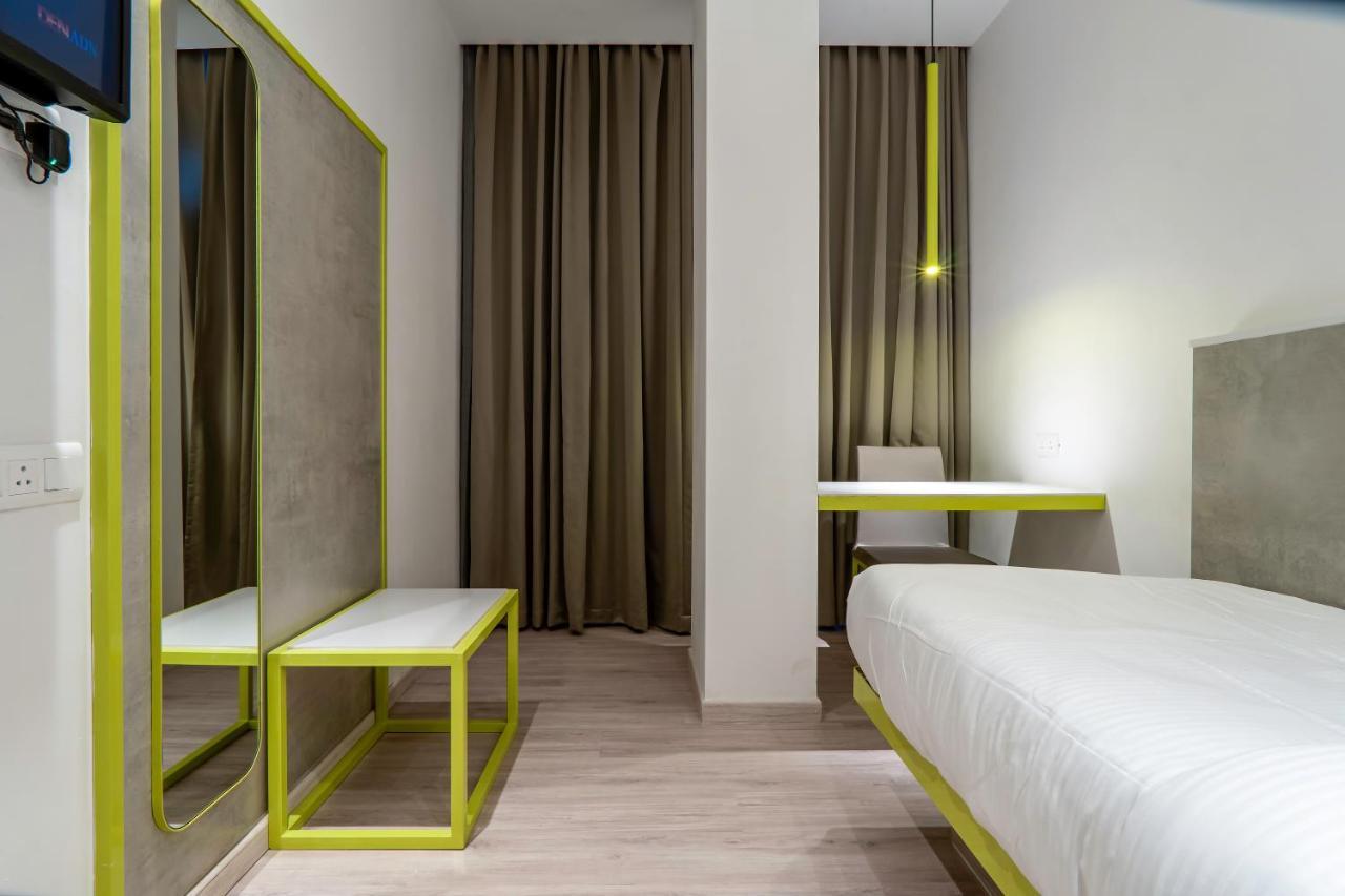Hotel Le Roi Express Paharganj New Delhi