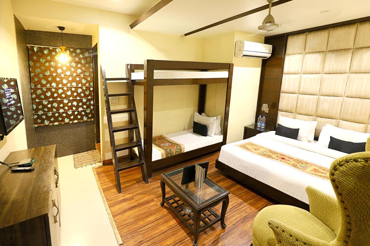 Staybook Aira Railway Station Paharganj Hotel
