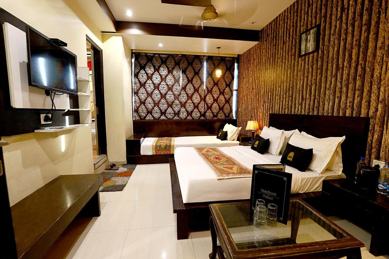 Staybook Aira Railway Station Paharganj Hotel
