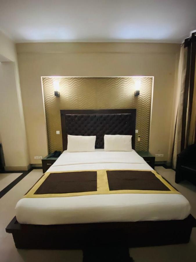 Lloyd Residency Nehru Place 3*