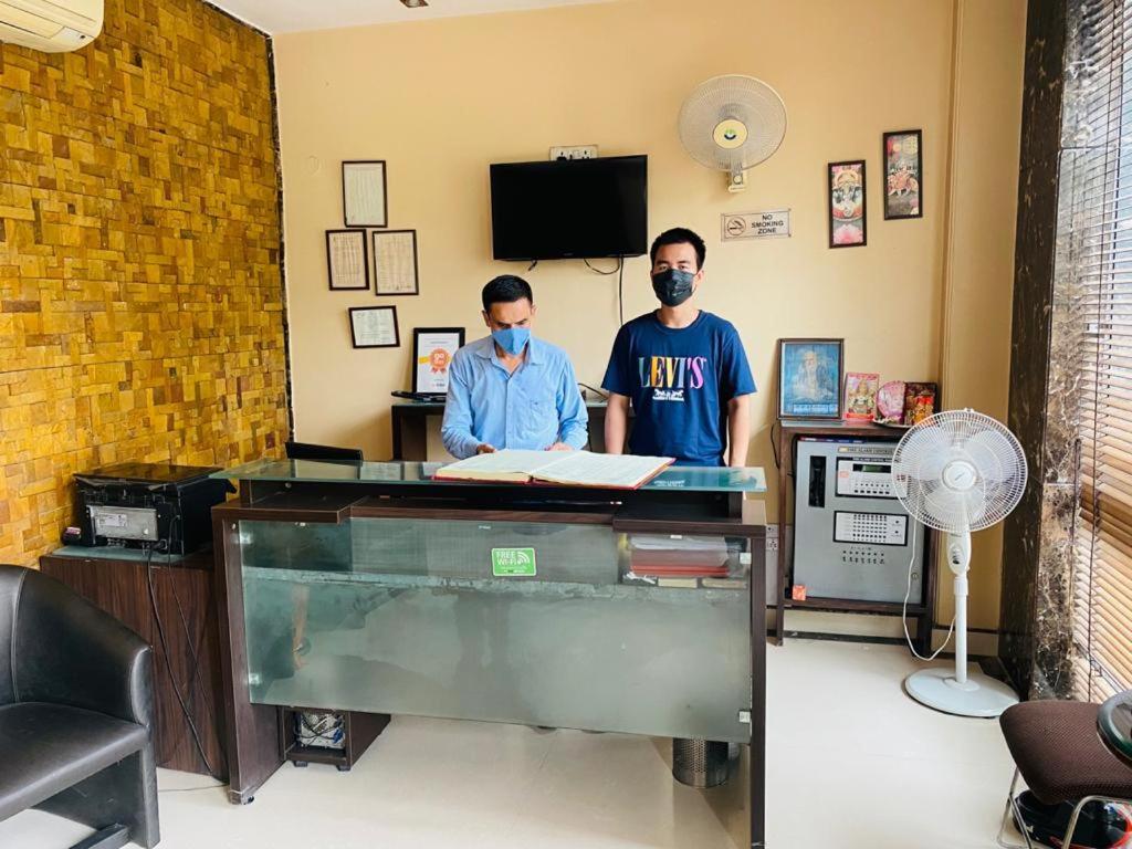 Hotel Lloyd Residency Nehru Place 3*