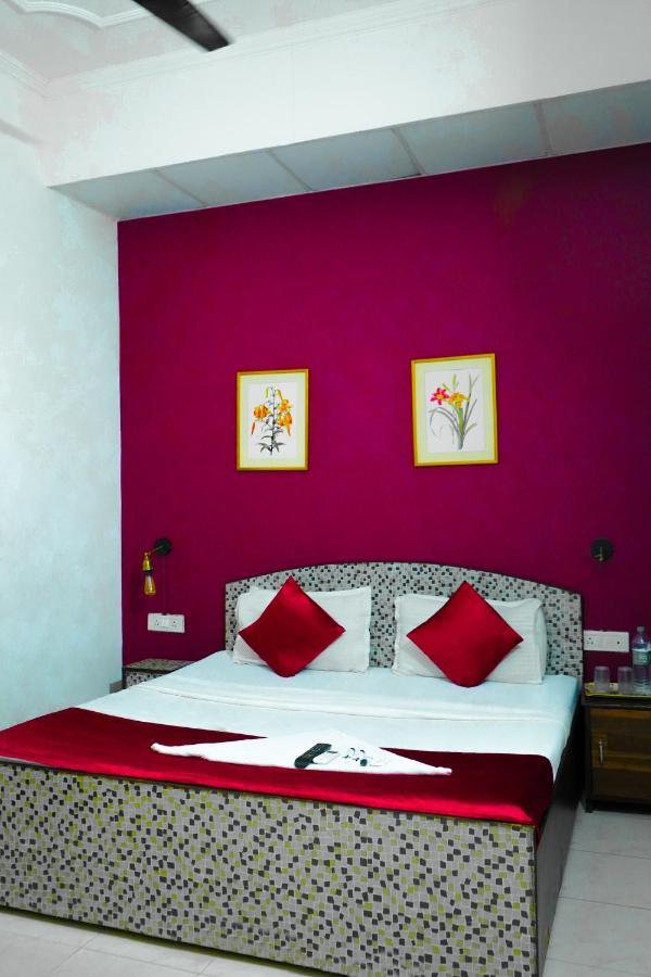 Hotel Premium - Kailash Colony 3*