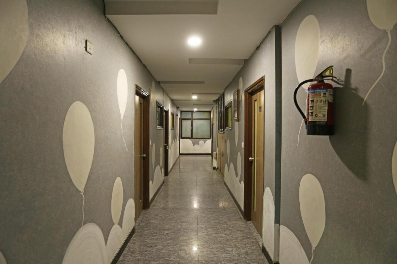 Airport Ambrosia Hotel 3*