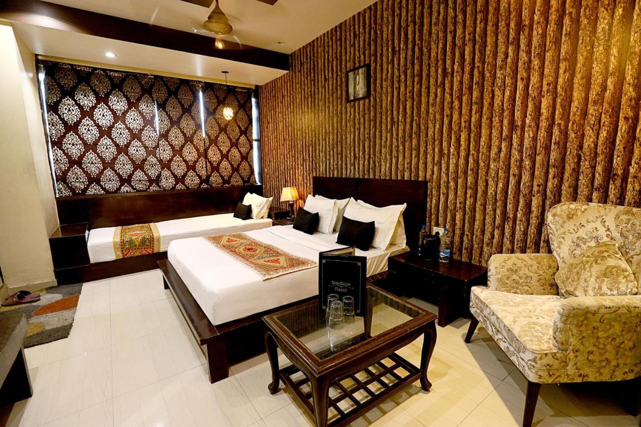 Staybook Aira Railway Station Paharganj Hotel
