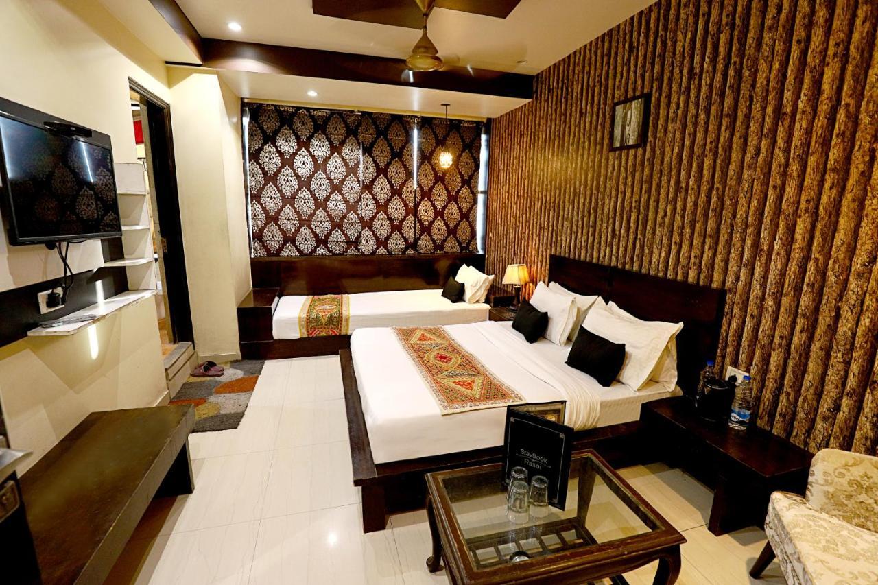 Staybook Aira Railway Station Paharganj Hotel