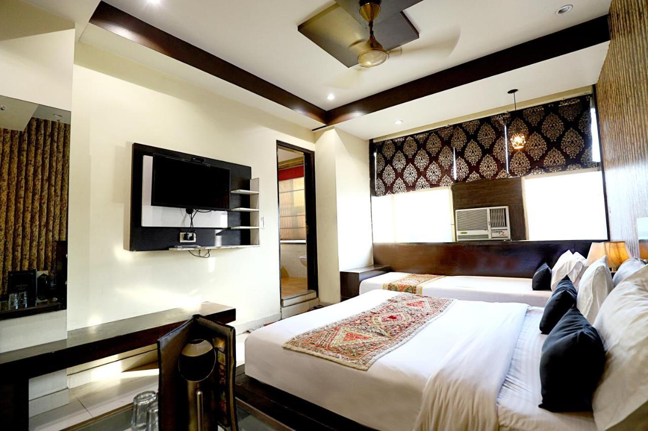 Hotel Staybook Aira Railway Station Paharganj 4*