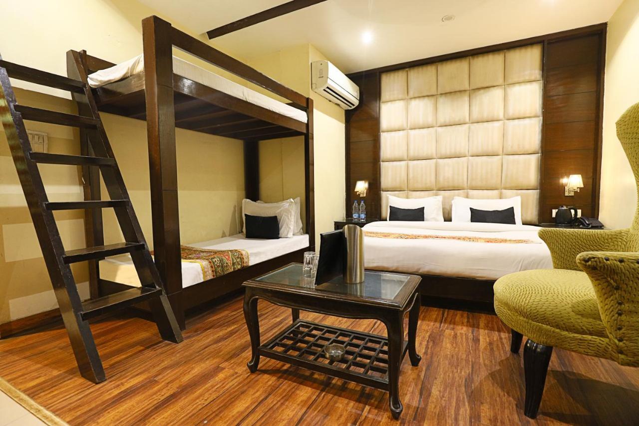Hotel Staybook Aira Railway Station Paharganj