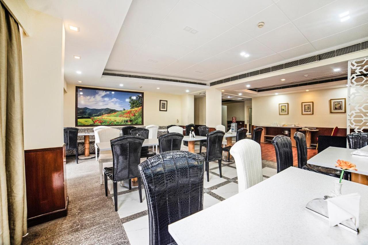 Hotel Fabhotel Bmk Grand New Delhi