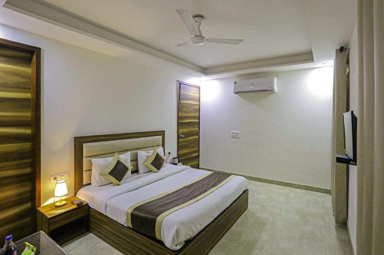 Fabhotel White House