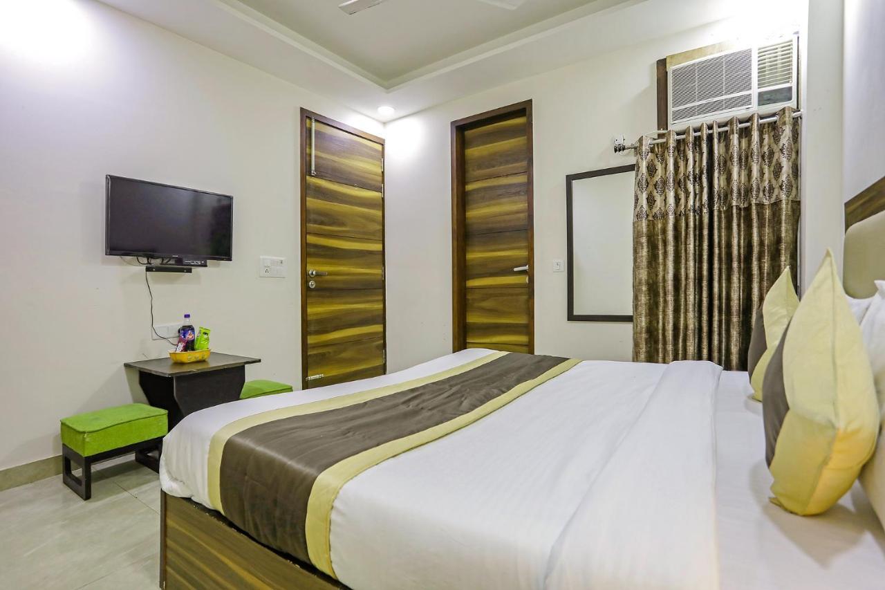 Fabhotel White House