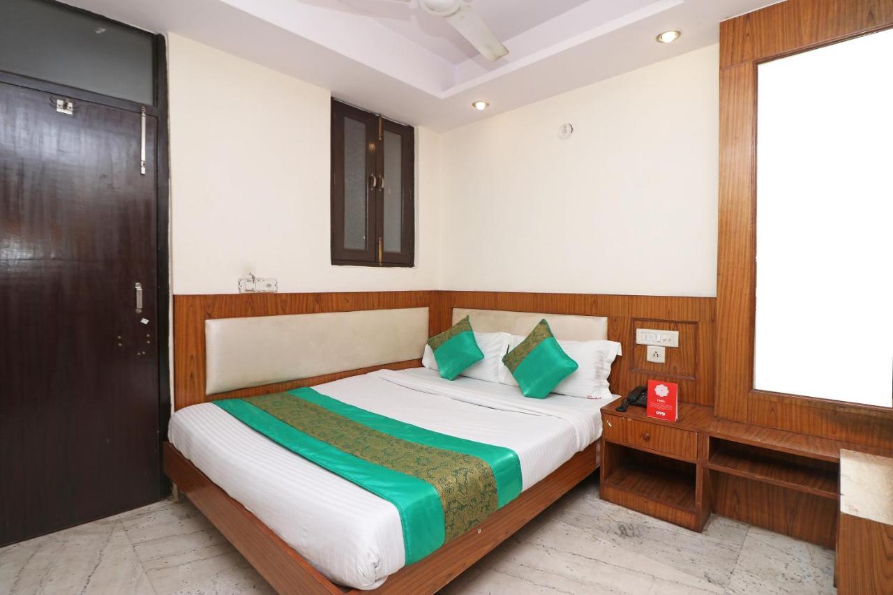 Oyo Flagship 12739 Mahesh 3* New Delhi