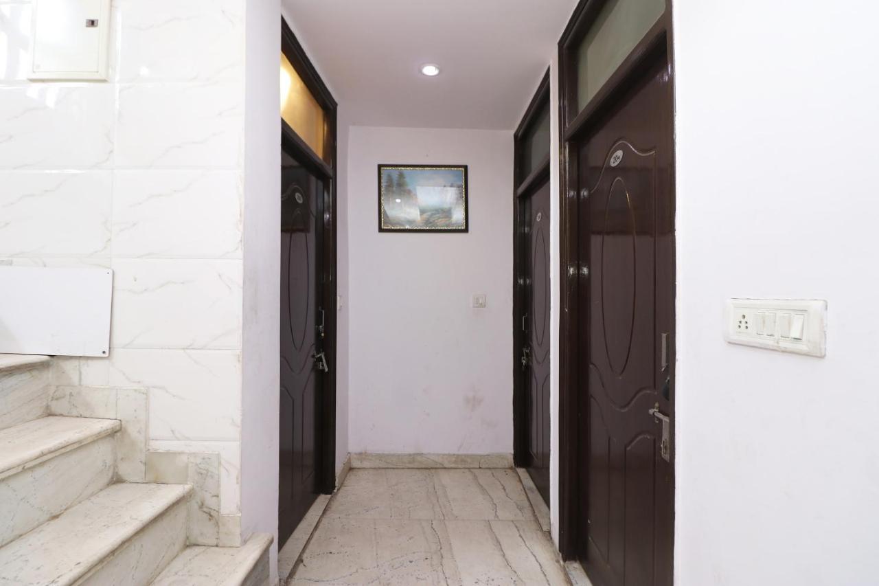 Oyo Flagship 12739 Mahesh 3* New Delhi