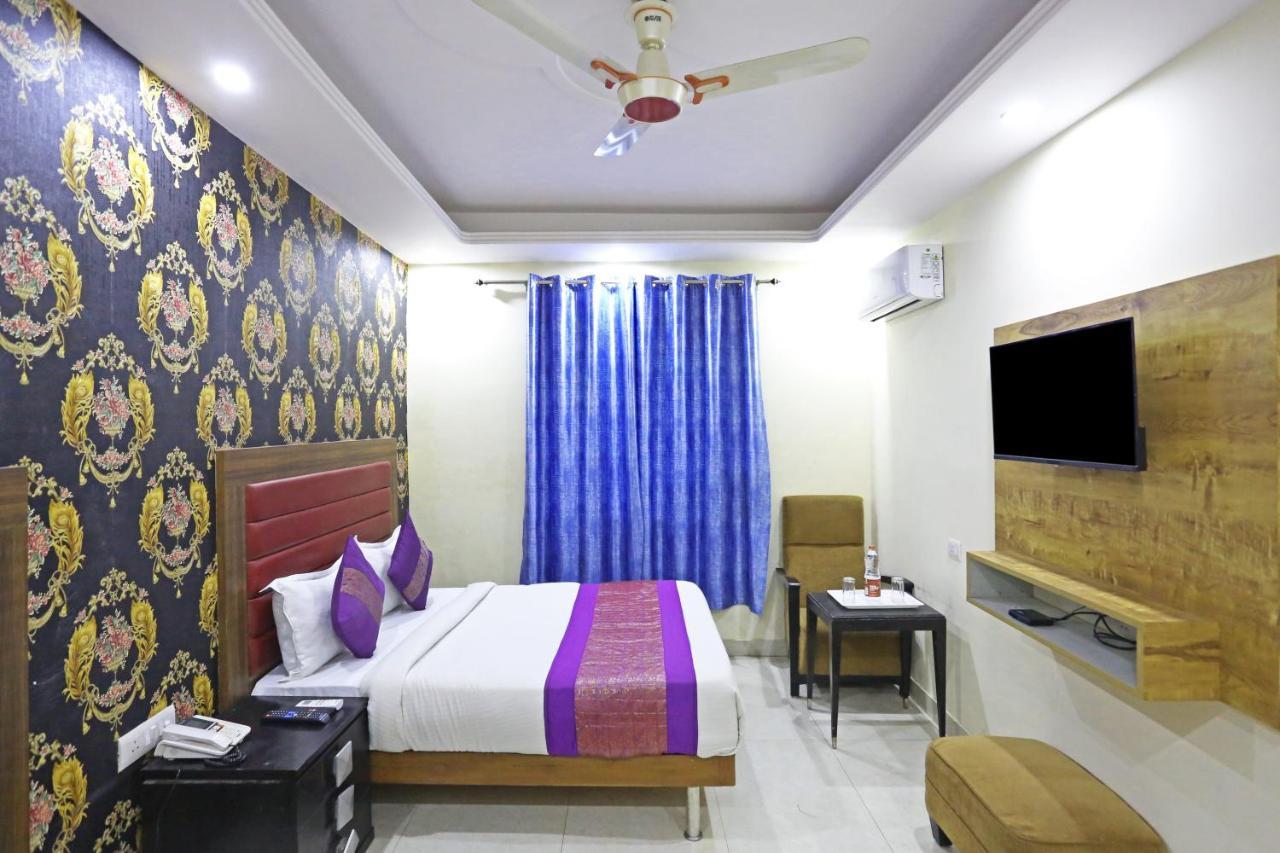 Gl Near Delhi Airport