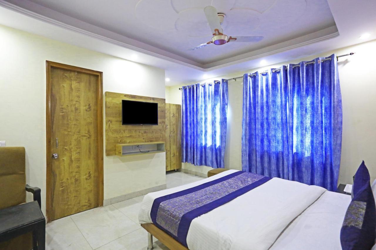 Gl Near Delhi Airport Hotel 4*