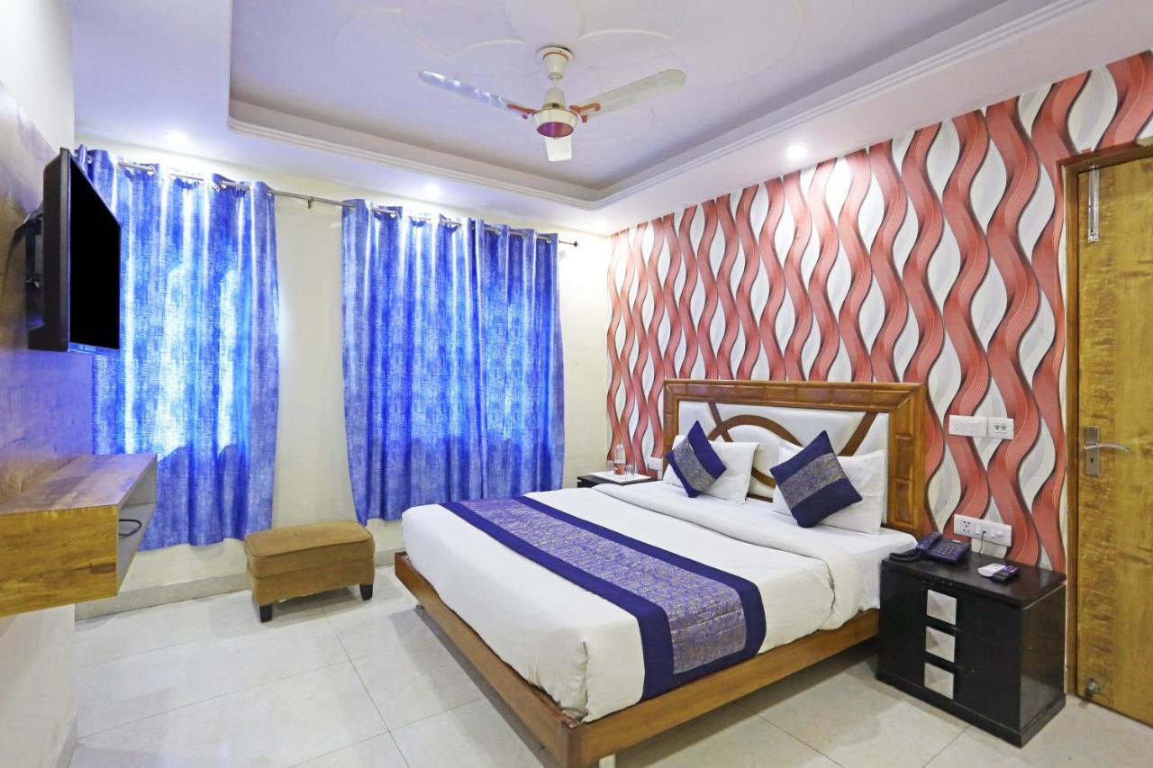 Gl Near Delhi Airport Hotel 4*