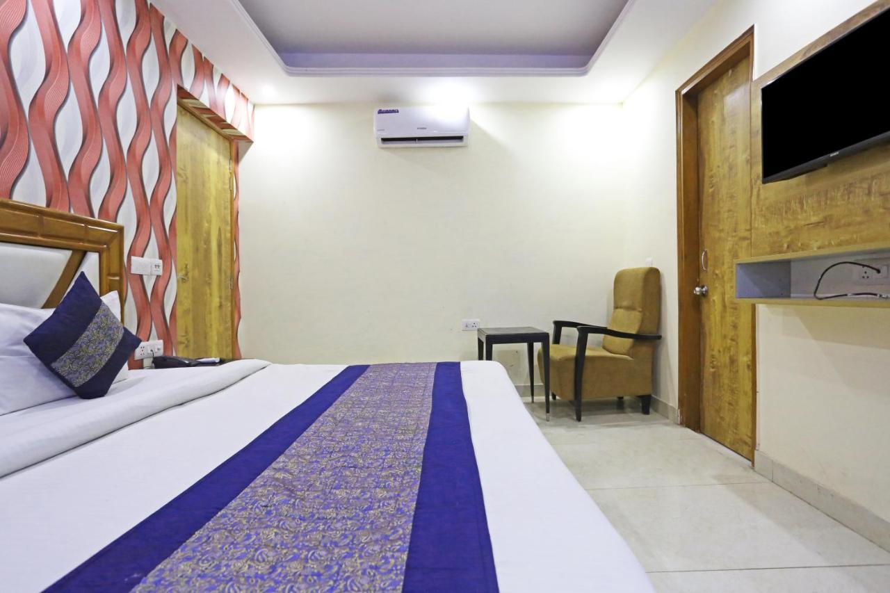 Gl Near Delhi Airport Hotel 4*