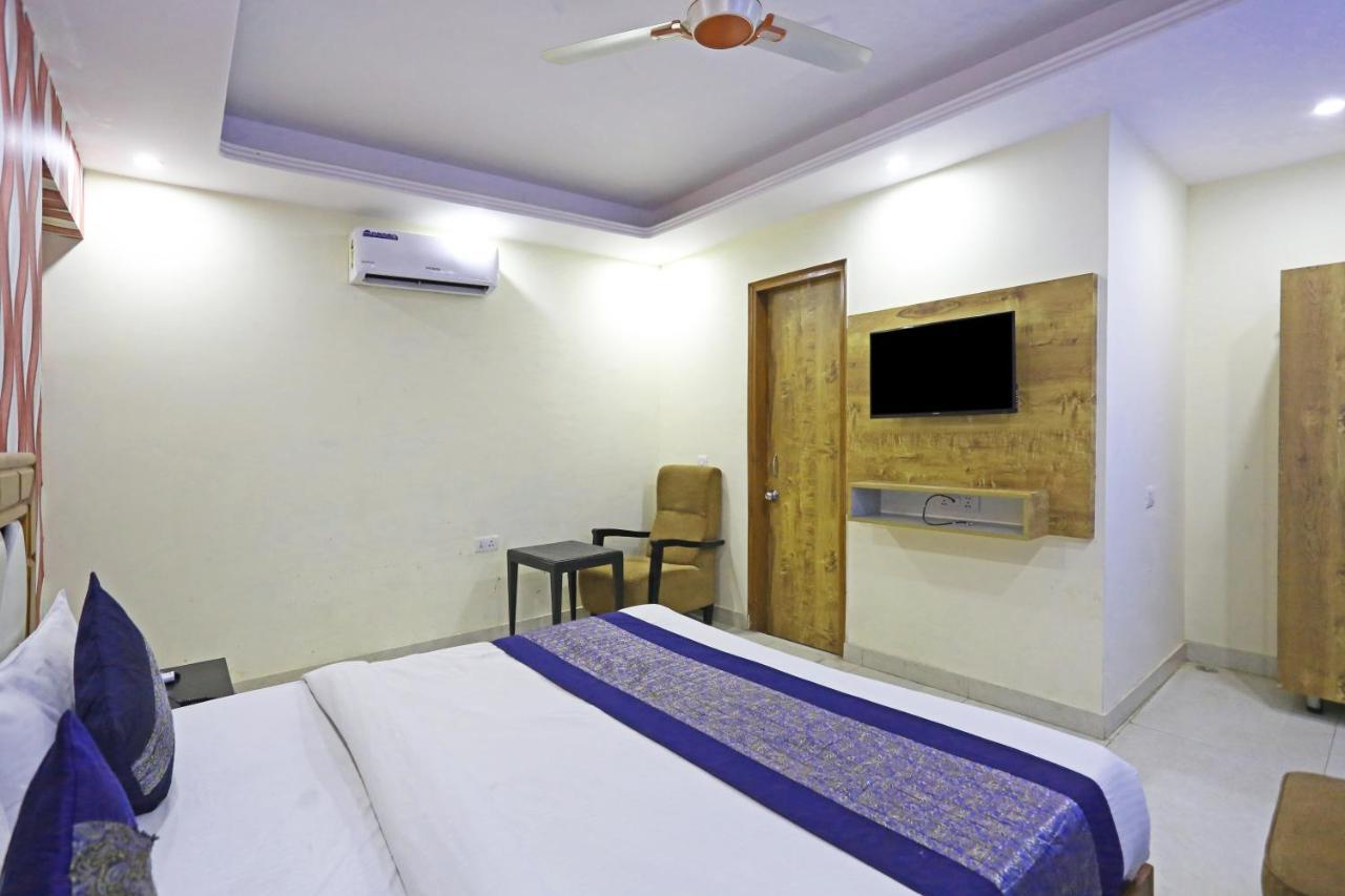 Gl Near Delhi Airport