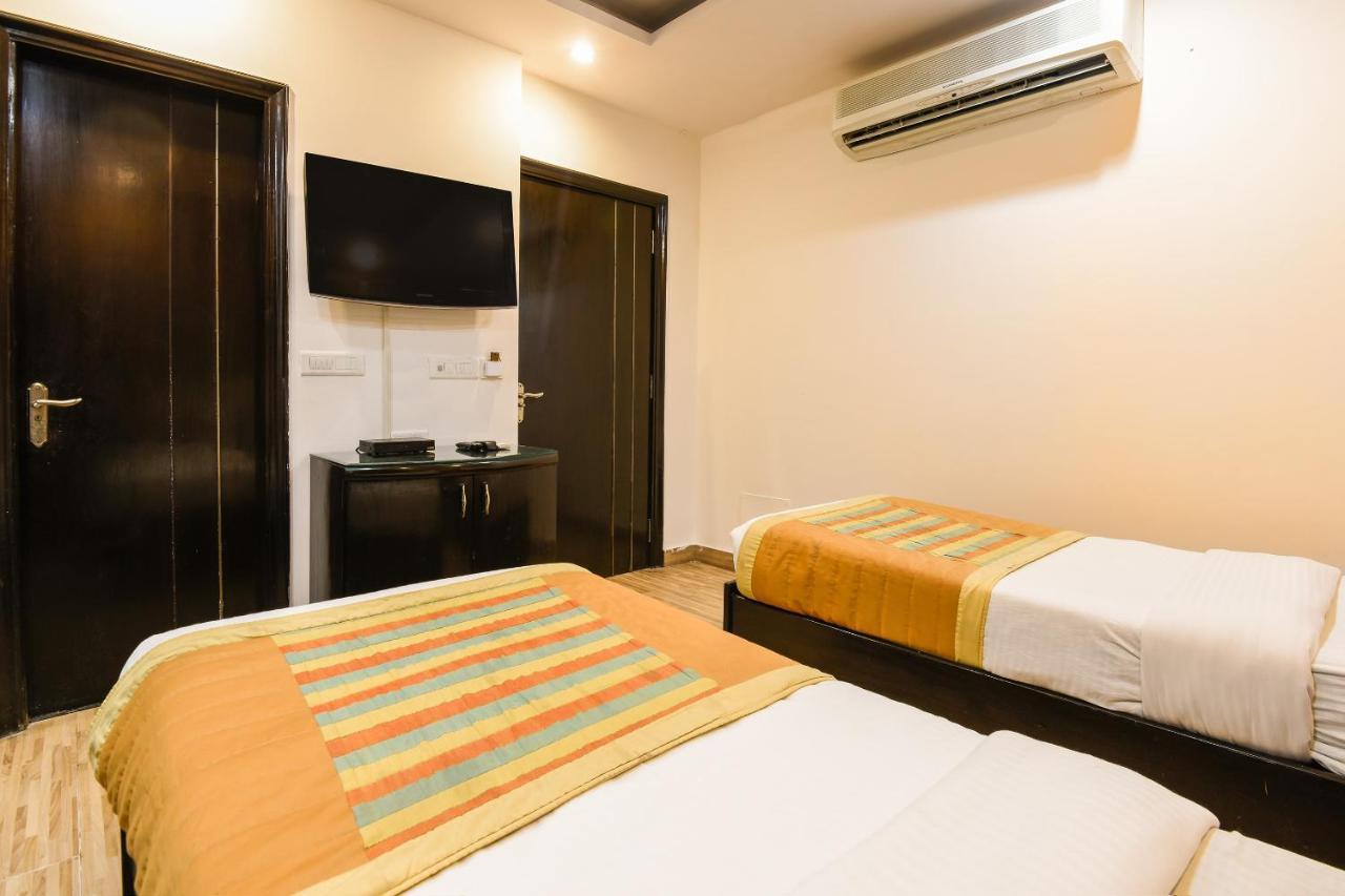 Oyo Elegant International Near Gurudwara Shri Bangla Sahib Hotel