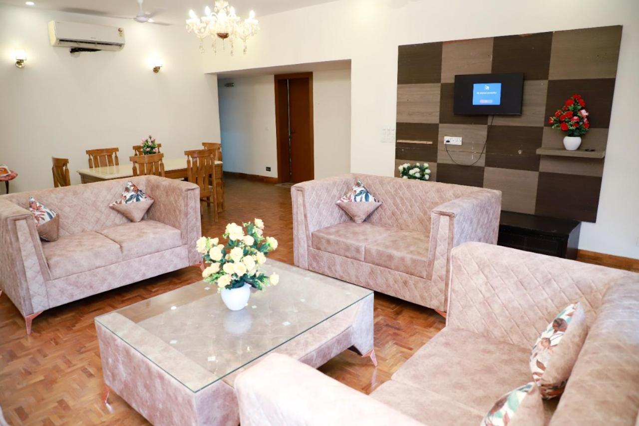 Fortune Service 2bhk ,e28 Saket 1a *