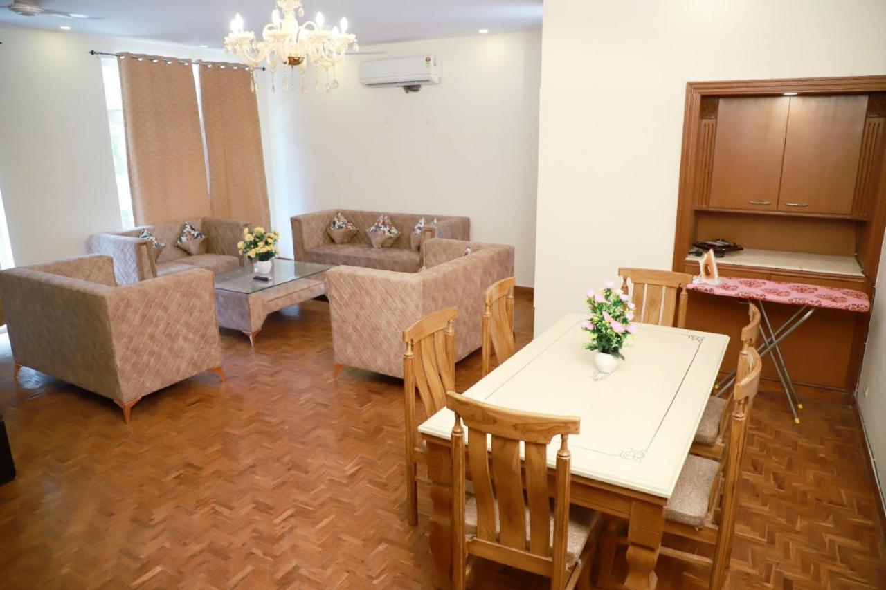 Fortune Service 2bhk ,e28 Saket 1a Apartment *