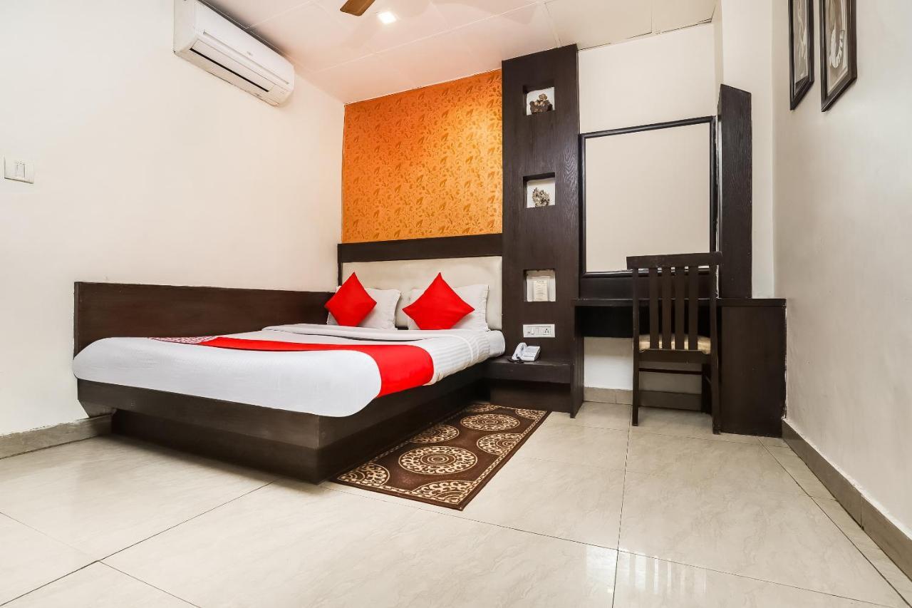 Shiv Palace Bed & Breakfast *
