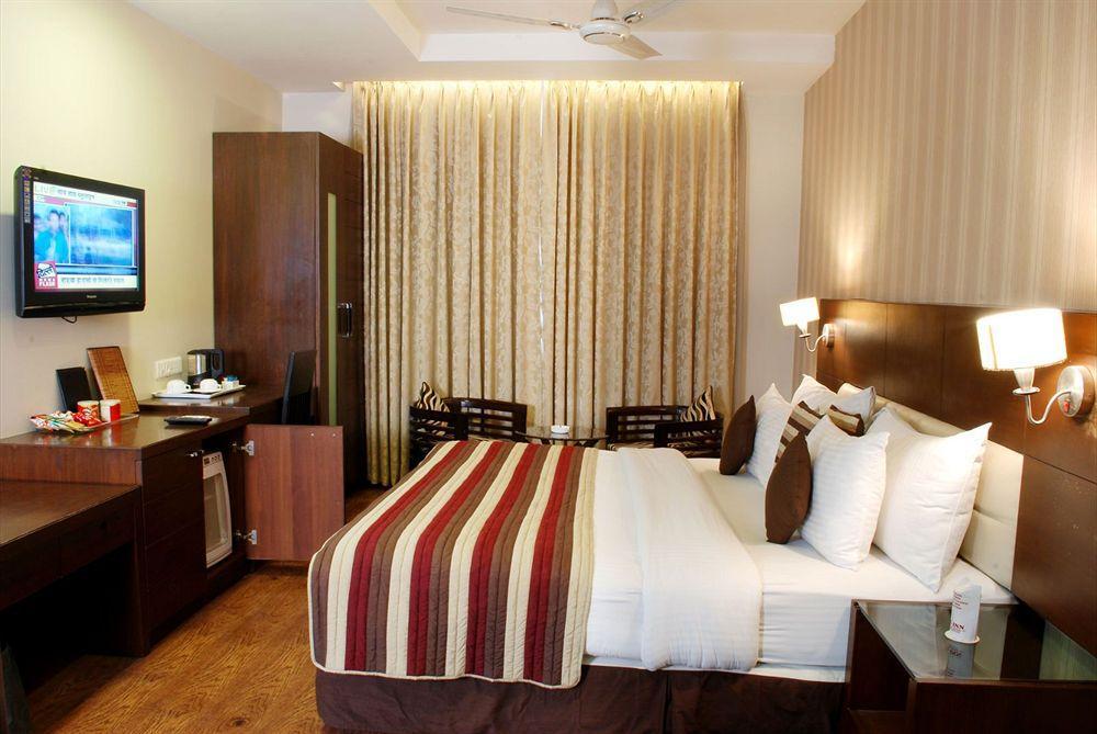 Liv - Naraina Hotel