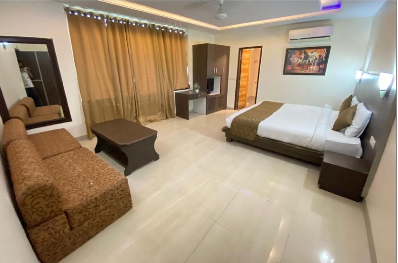 Hotel Vishal @ Airport Nova Deli
