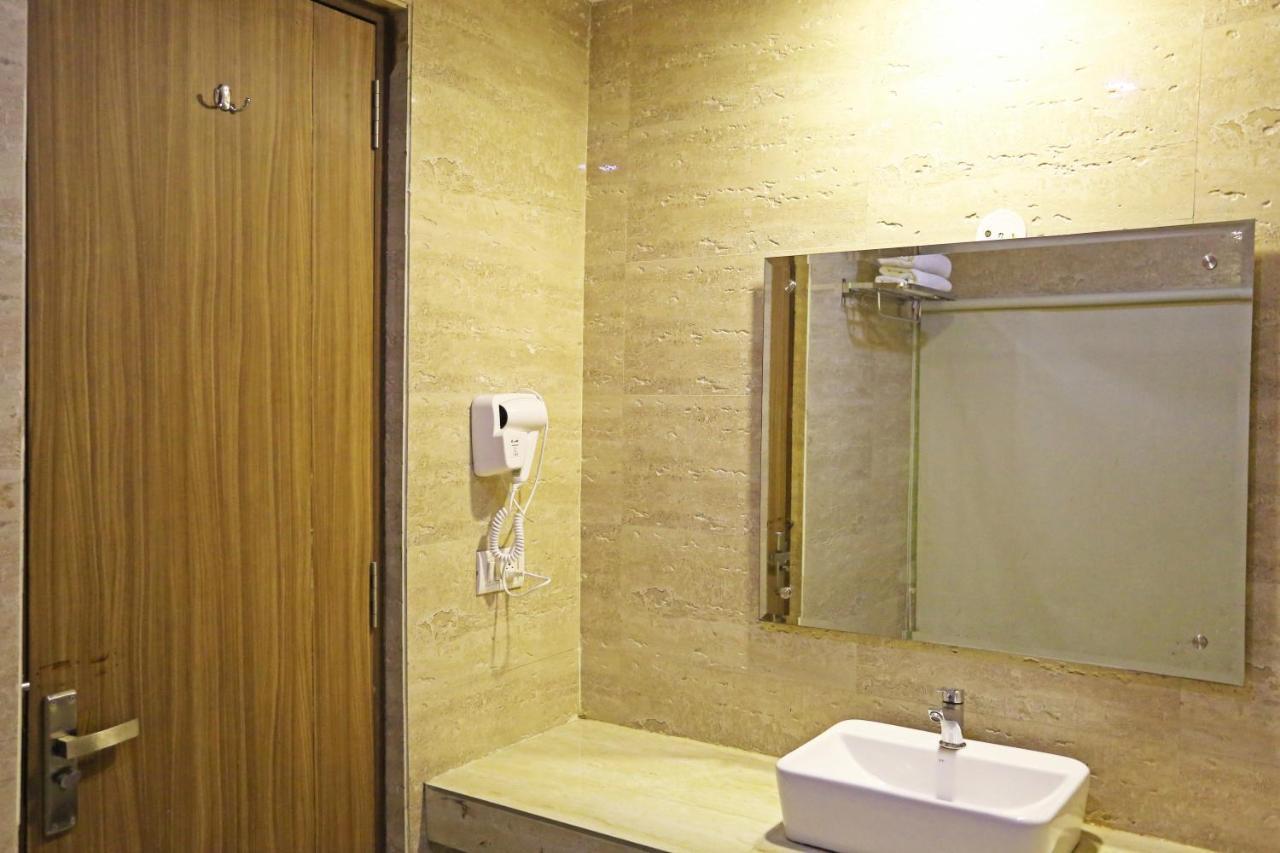 Ronit Royal Delhi Airport By D'capitol Hotel