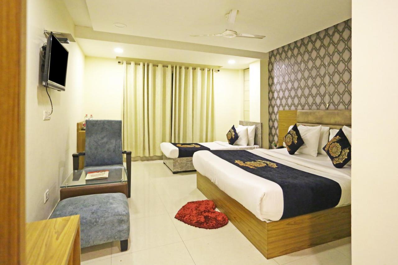 Ronit Royal Delhi Airport By D'capitol