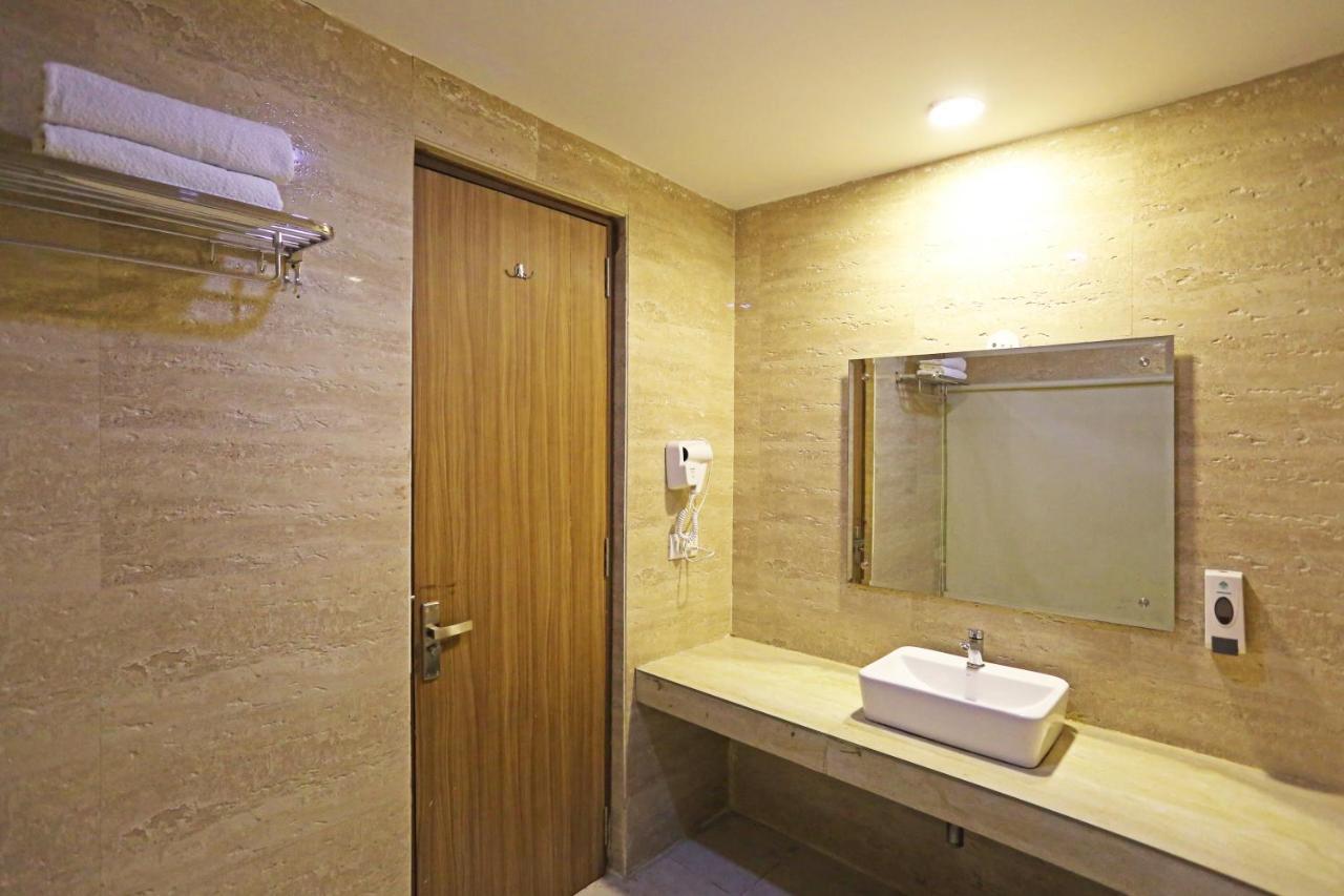 Ronit Royal Delhi Airport By D'capitol Hotel