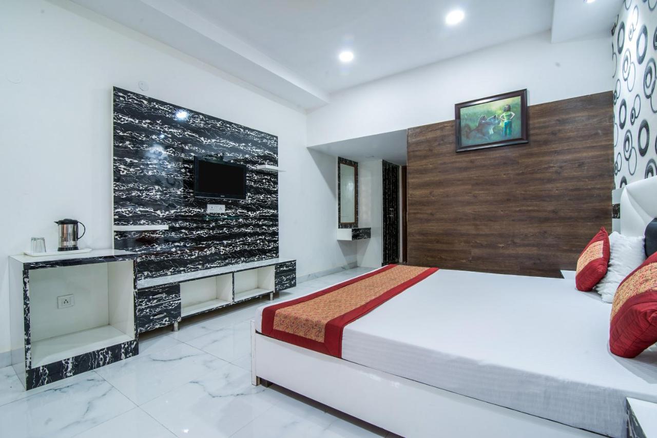 Hotel Capital O Orchid Garden Near Satyam Inox Patel Nagar 3*