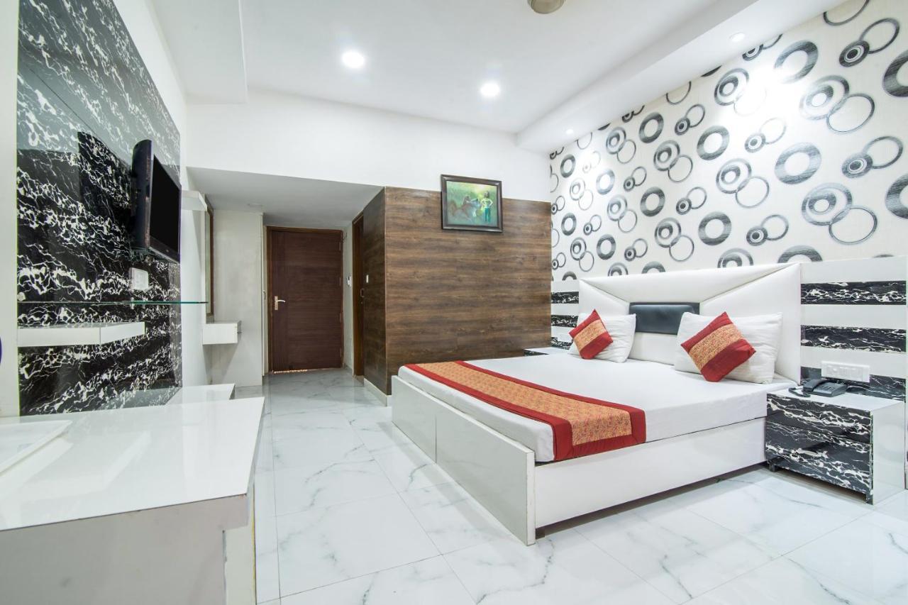 Capital O Orchid Garden Near Satyam Inox Patel Nagar 3*