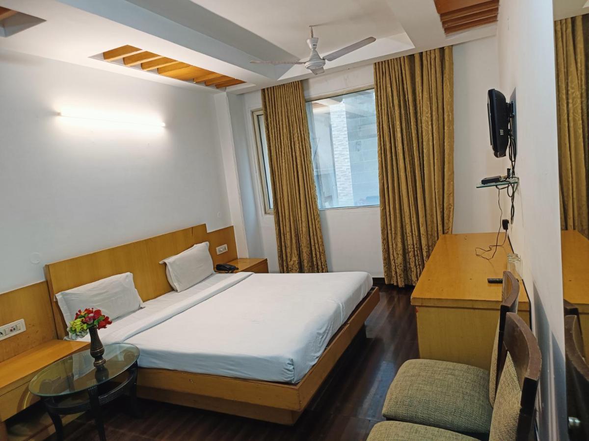 Tjs Grand Hotel 3*