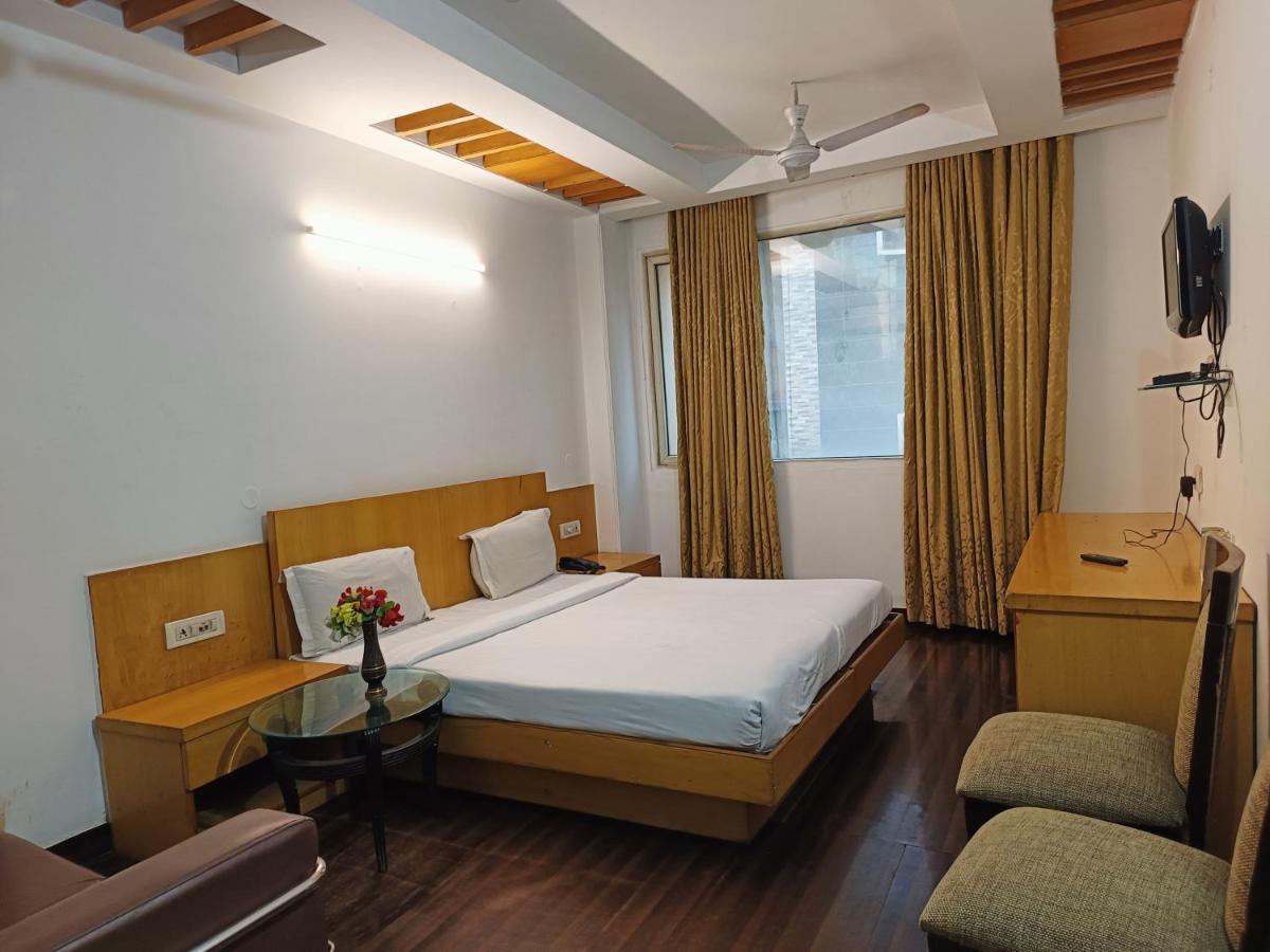 Tjs Grand Hotel