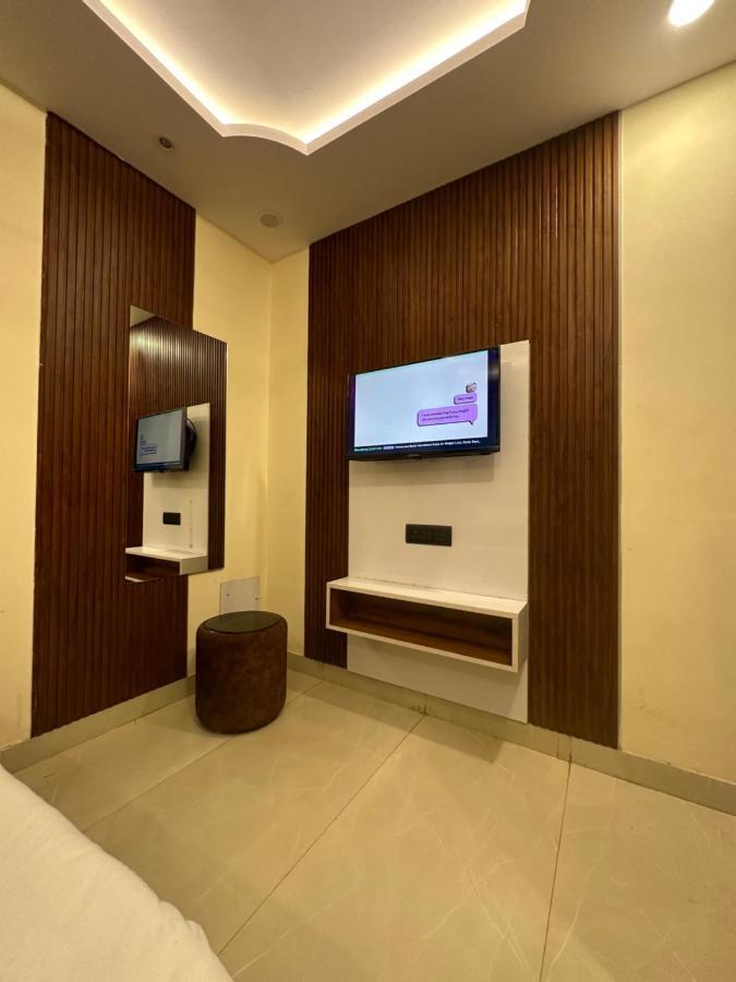 Mahalaxmi Deluxe Guest house *