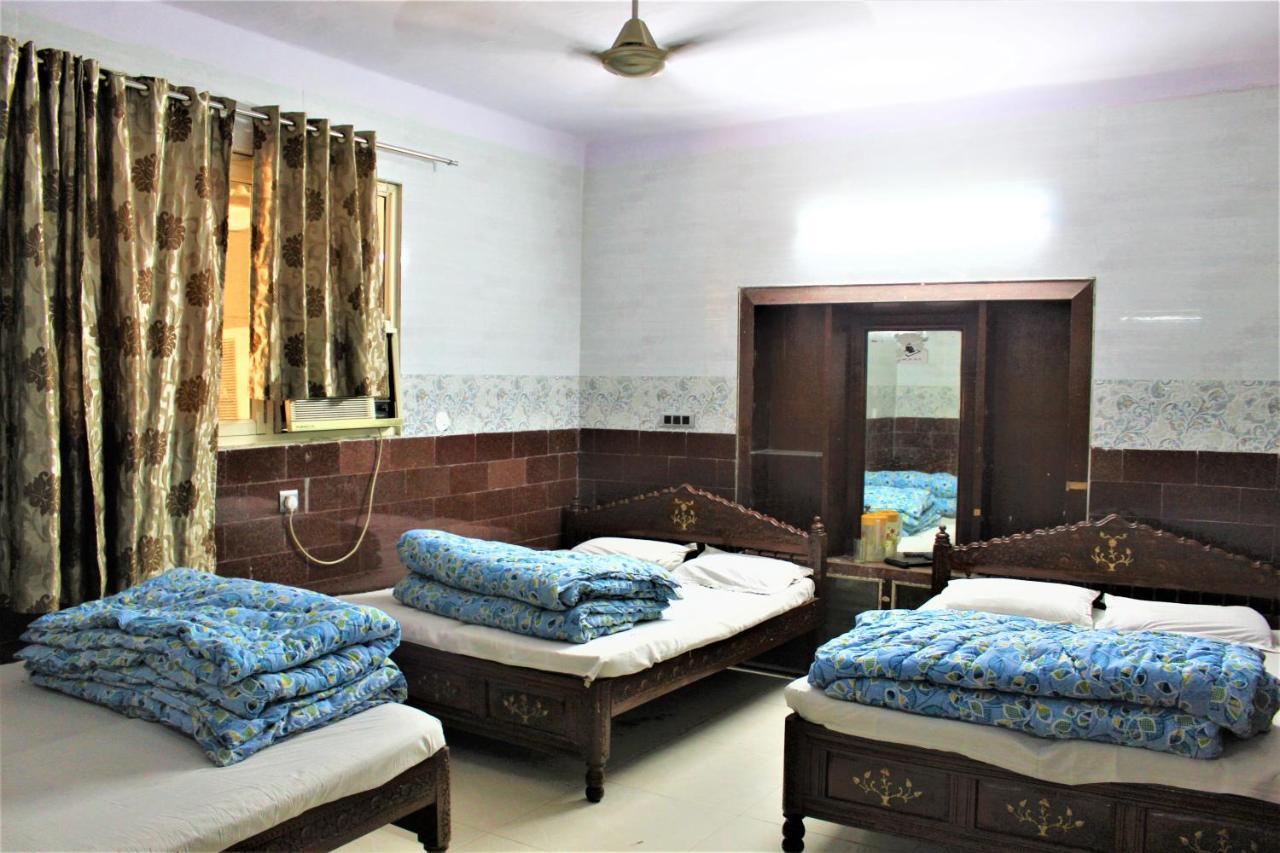 Central , Walk In Dargah & Markaz Guest house New Delhi