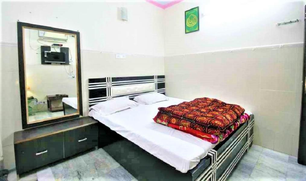 Central , Walk In Dargah & Markaz New Delhi