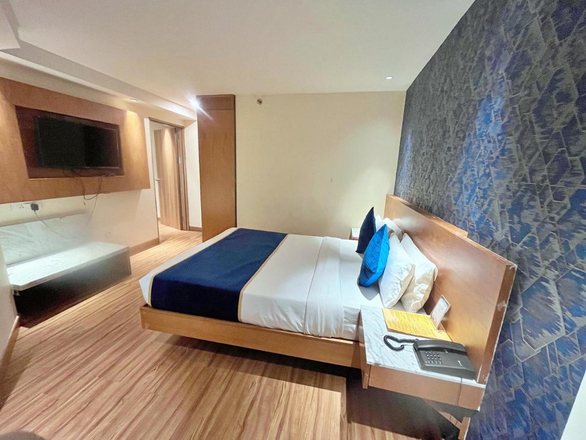 Hotel The Orion Plaza - Nehru Place