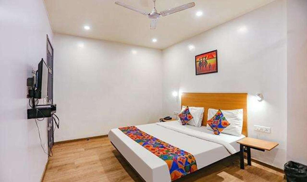 Yellow Chilli Britannia Chowk Hotel