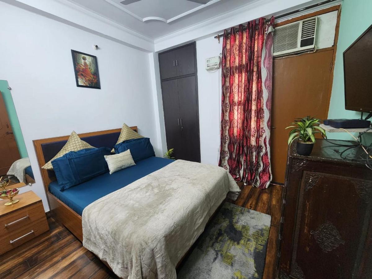 Homlee-Best Value Flat With Kitchen Near Metro Apartment New Delhi