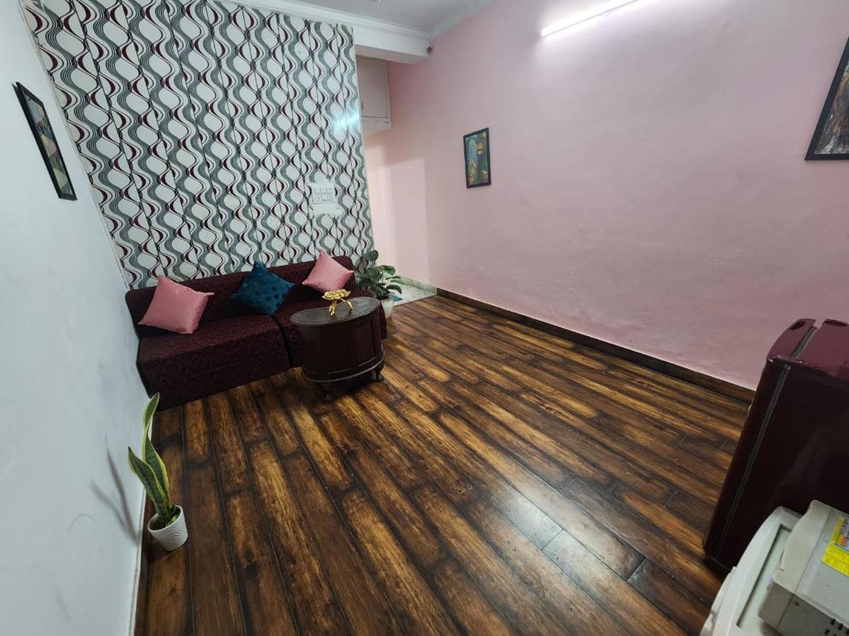 Apartment Homlee-Best Value Flat With Kitchen Near Metro New Delhi