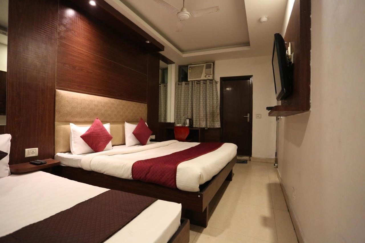 Hotel Grand Urban Luxury Near Delhi Airport 4*