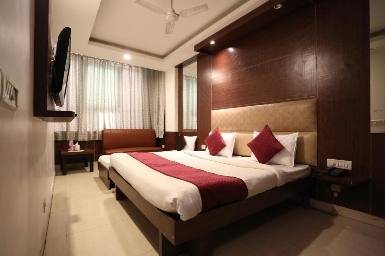 Grand Urban Luxury Near Delhi Airport Nova Deli