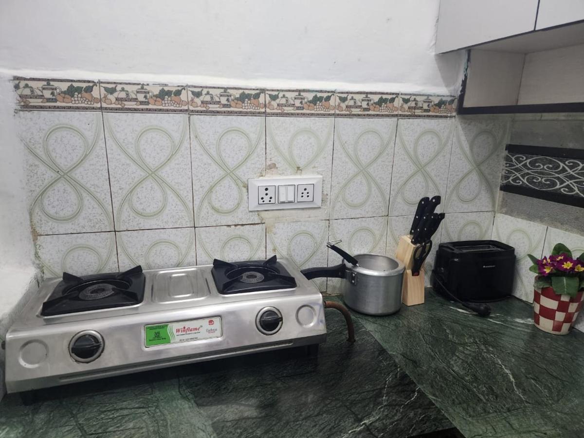 Homlee-Best Value Flat With Kitchen Near Metro Apartment New Delhi