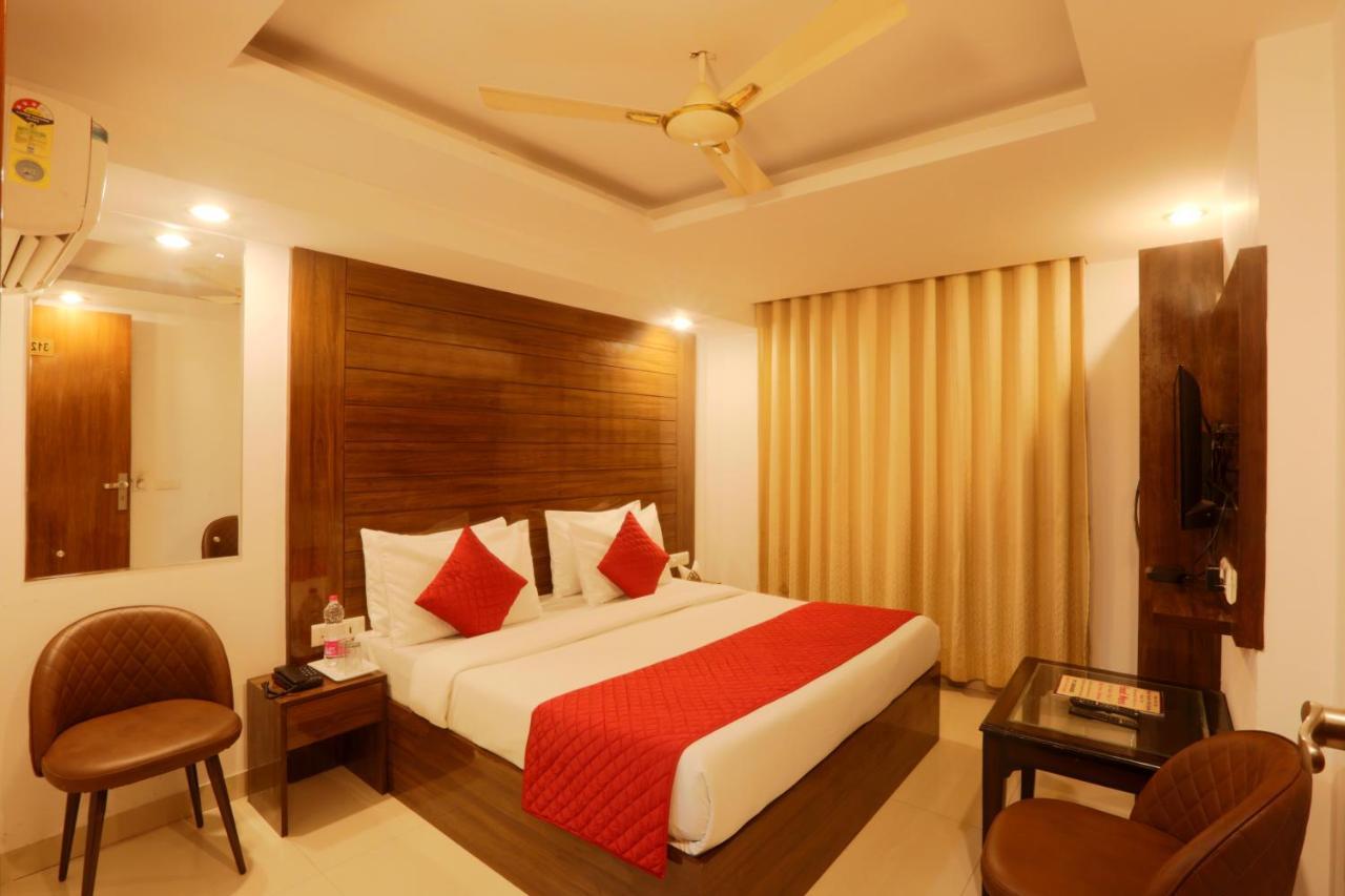 Charming Chanakya Hotel 3*