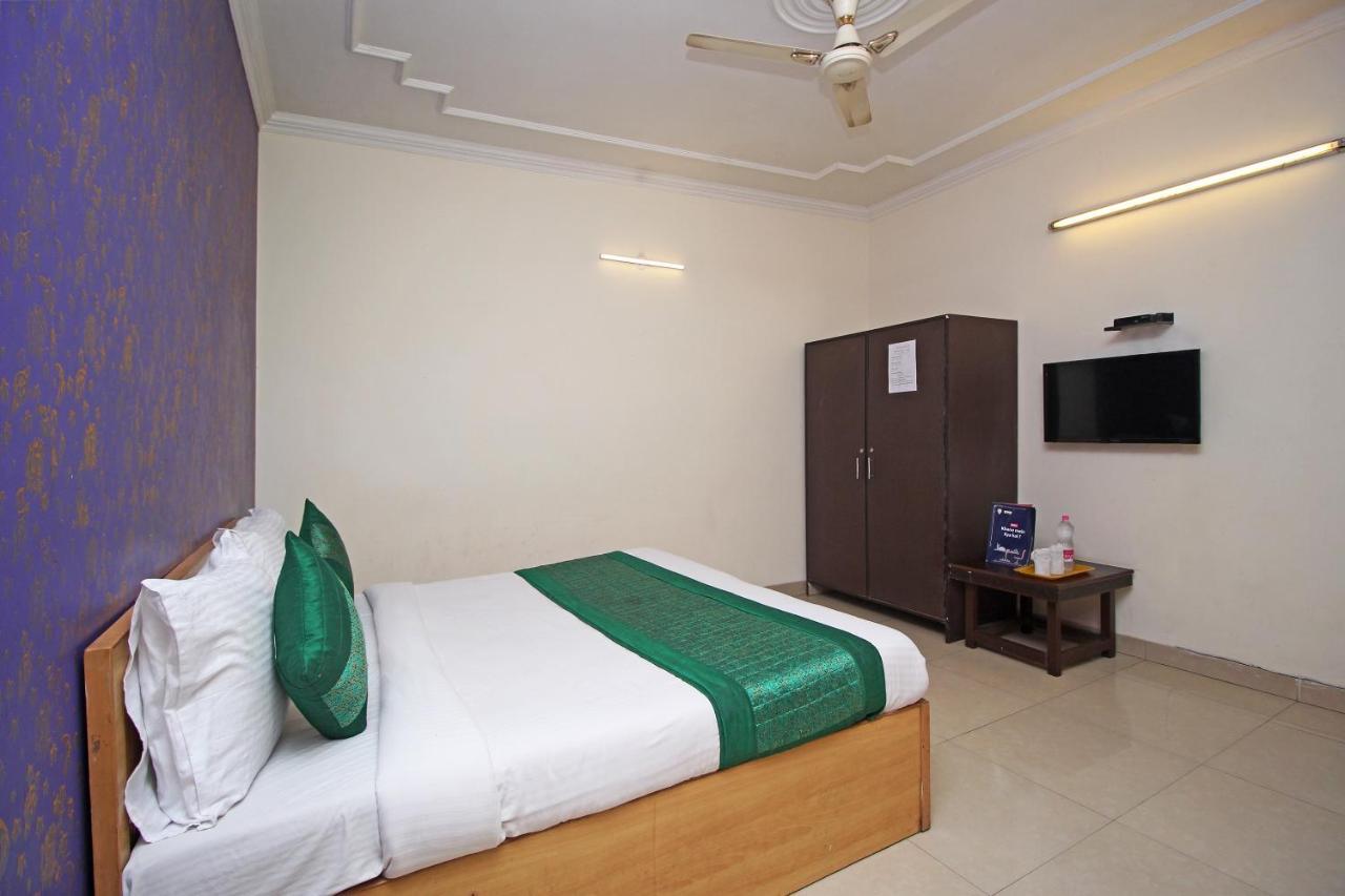 Oyo Galaxy New Delhi
