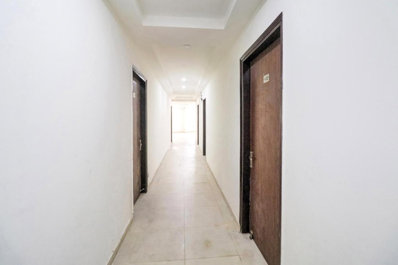Collection O Mahavir Enclave Near Dashrath Puri Metro Station Hotel 3*