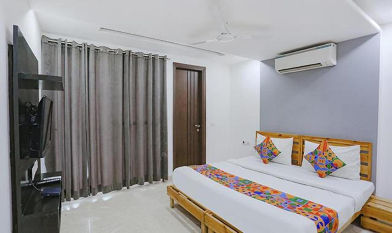 Fabexpress Dream Living Hotel New Delhi