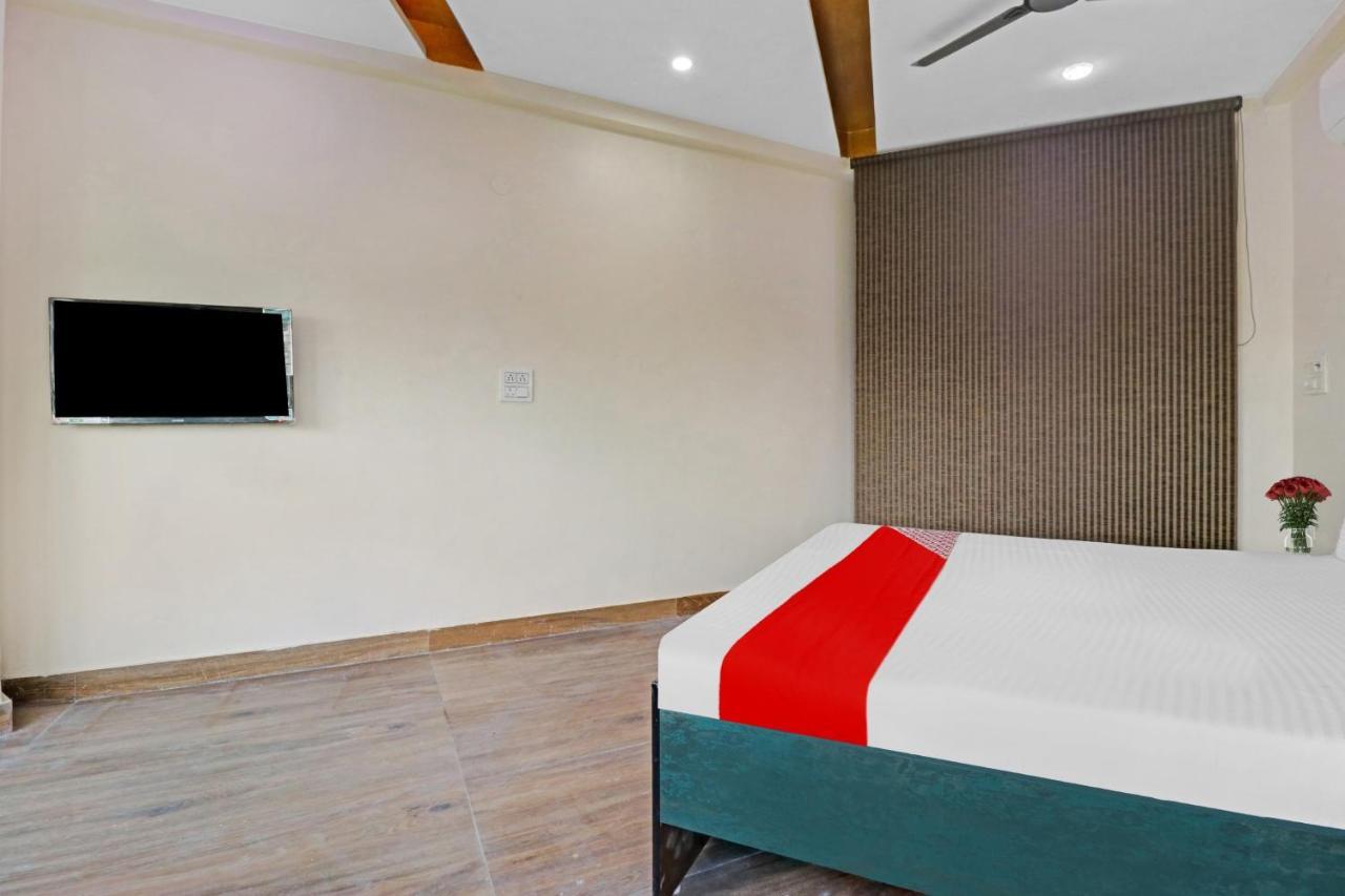 Flagship Park Avenue Casa Near Chhatarpur Metro Station Hotel 3*