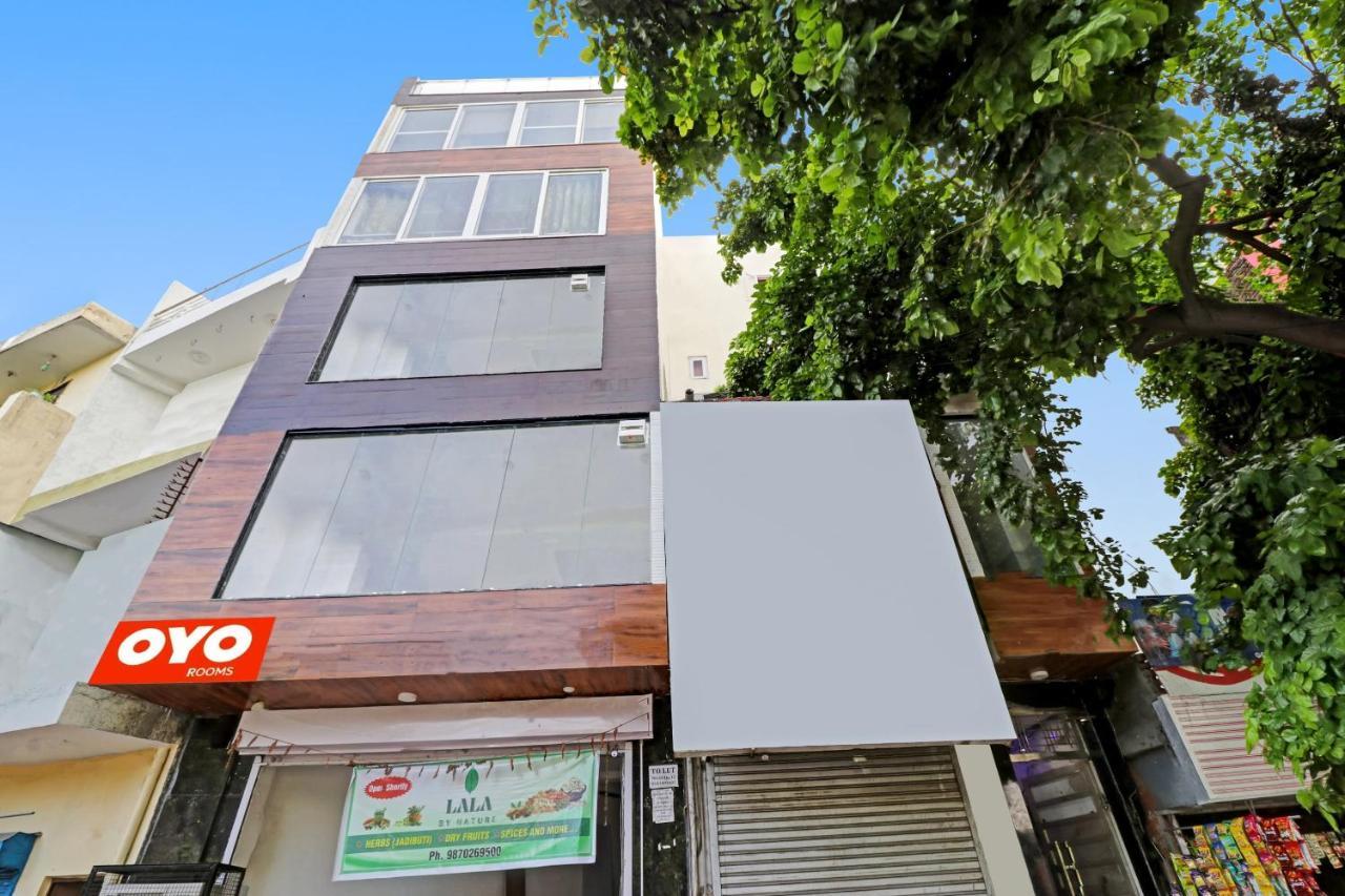 Flagship Park Avenue Casa Near Chhatarpur Metro Station